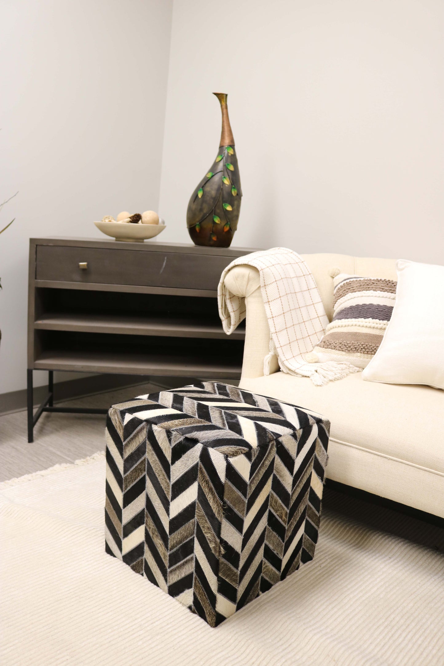 Terrassa 100% Cowhide Leather Cube Pouf